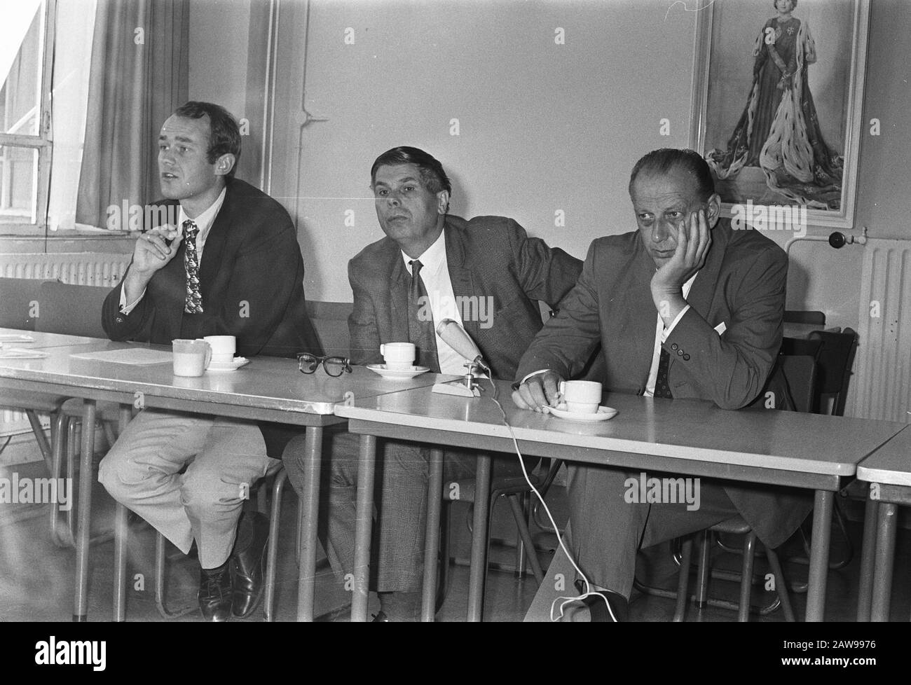 Pressekonferenz zur internationalen Fälscherbande in Spanien im Polizeipräsidium, Amsterdam Datum: 22. September 1971 Ort: Amsterdam, Noord-Holland Schlüsselwörter: Polizei, Pressekonferenzen: Croes, Rob C./Anefo Urheberrechtsinhaber: National Archives Material Typ: Negative (schwarz/weiß) Archivnummer: Siehe Zugang 2.24.01.05 Stockfoto