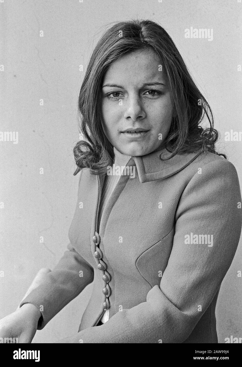 Die Deutsche Pop- und Schlagersängerin Mariannes Rosenberg positionierte sich in einer Portraitaufnahme, Deuschland um 1971. Die deutsche Pop- und Schlager-Sängerin Marianne-Rosenberg posiert für ein Porträtfoto, Deutschland etwa 1971. Stockfoto