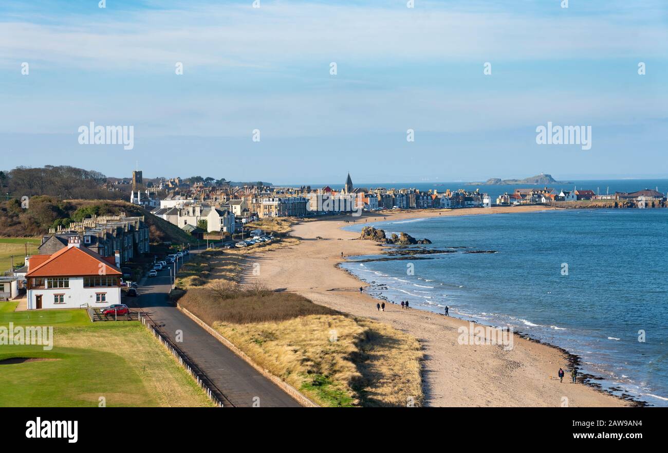 Blick auf die Stadt North Berwick mit Milsey Bay Beach an der Küste von East Lothian, Schottland, Großbritannien Stockfoto