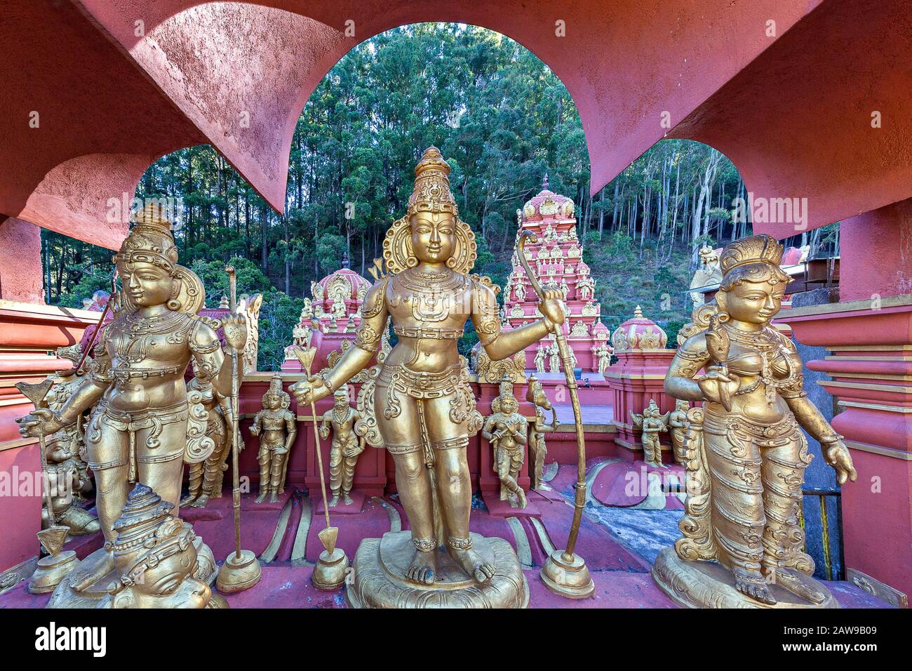 Farbenfroher Seetha Amman Hindu-Tempel in Nuwara Eliya, Sri Lanka Stockfoto