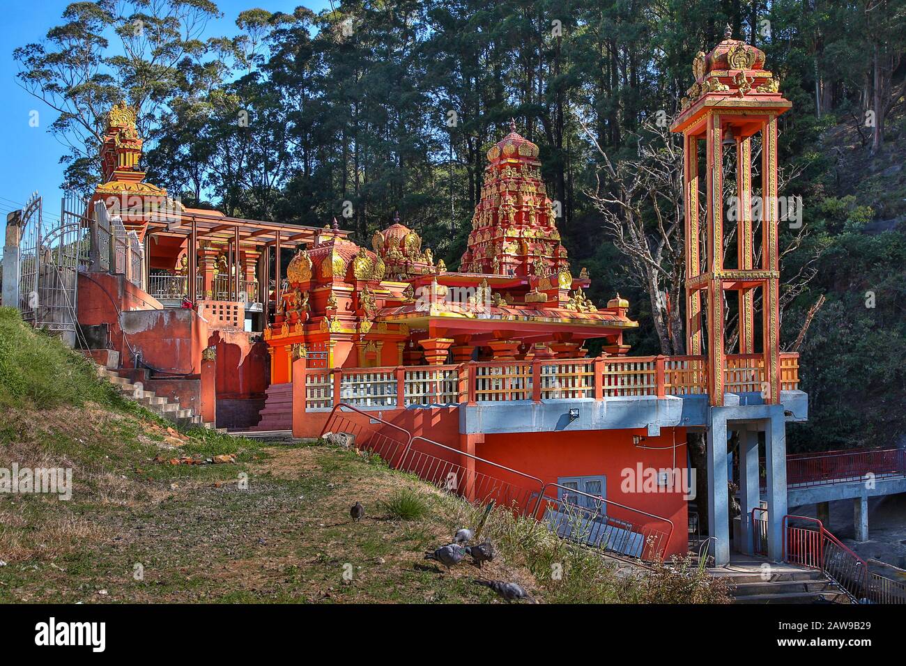 Farbenfroher Seetha Amman Hindu-Tempel in Nuwara Eliya, Sri Lanka Stockfoto