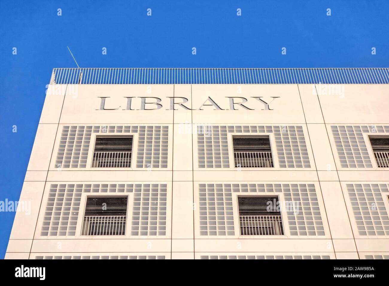 Stuttgart - 1. November 2015: Die neue Stadtteilbibliothek Stuttgart - Außenansicht. Es stellt mehr als 500.000 Bücher zur Verfügung. Es Stockfoto