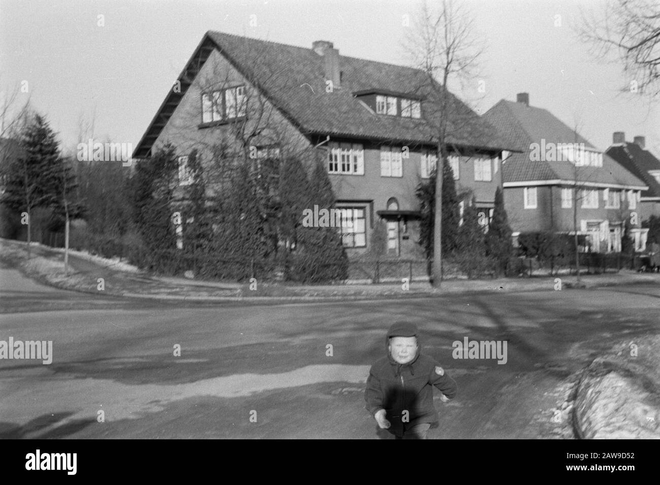 Private Aufnahmen Datum: 1955 Schlüsselwörter: Häuser, Kinder, Straßenbilder Stockfoto
