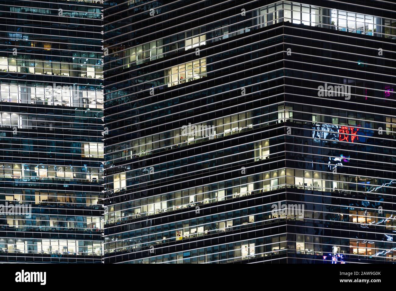 Singapur. Januar 2020. Nachtansicht der Wolkenkratzer von Marina Bay Stockfoto