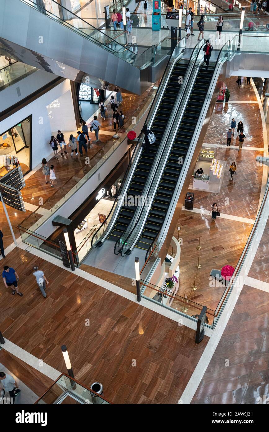 Singapur. Januar 2020. Der Innenblick auf Die Shoppes im Marina Bay Sands Gebäude Stockfoto