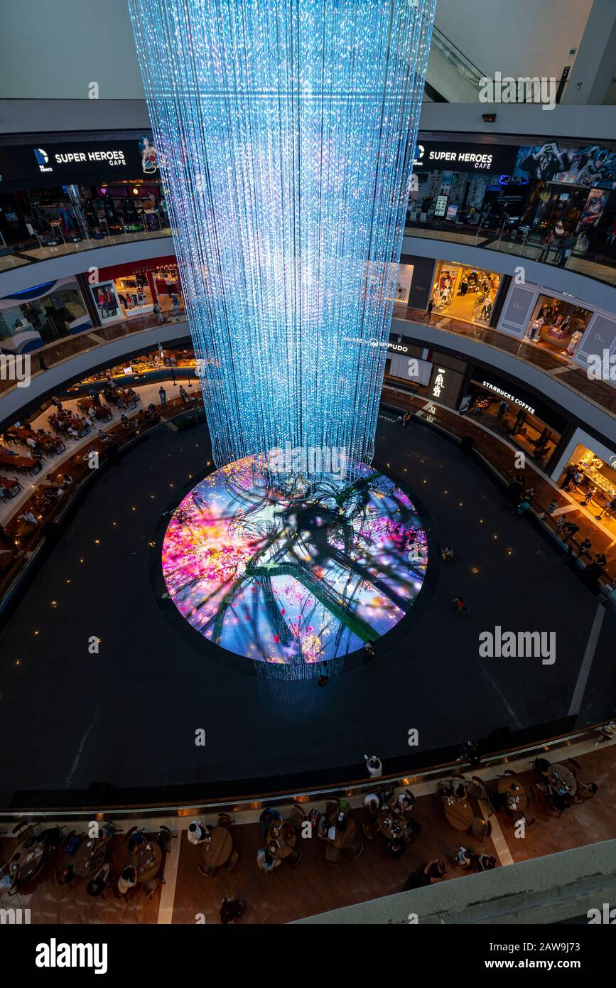 Singapur. Januar 2020. Die leichten Attraktionen von Tte Shoppes im Marina Bay Sands Gebäude Stockfoto