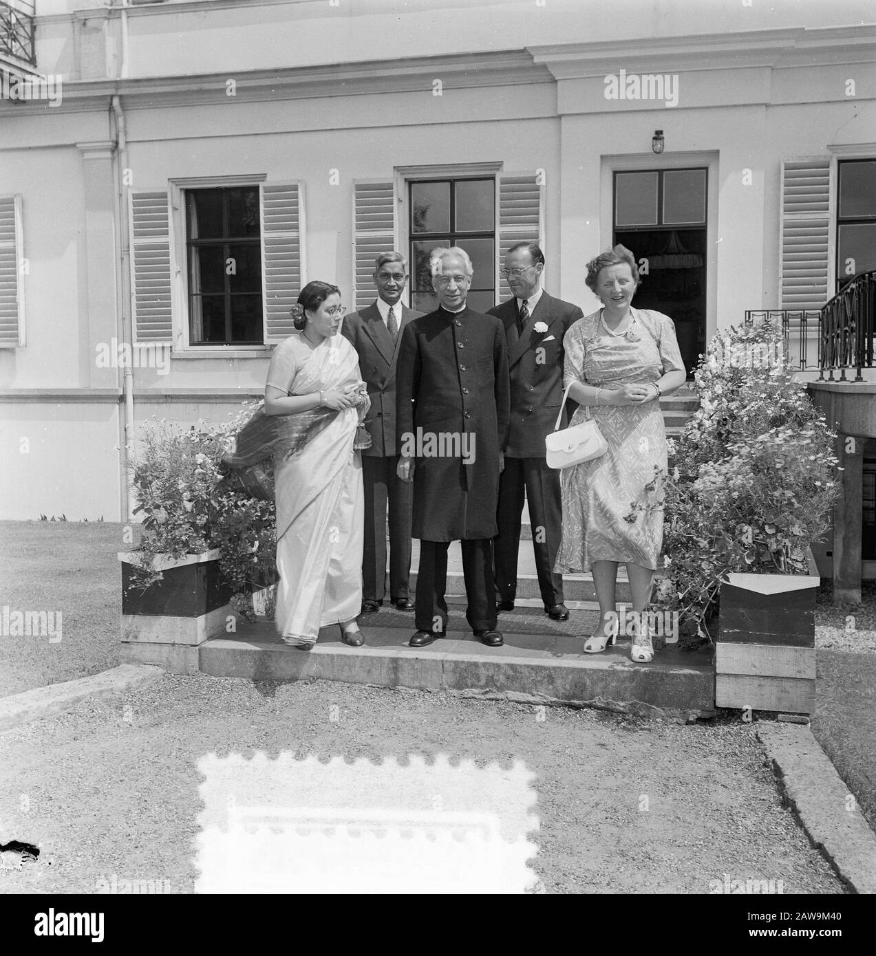 Willkommen Vizepremierminister Sir Radhan Prishaman Indien in Soestdijk Datum: 7. Juli 1953 Ort: Soestdijk Utrechter Schlüsselwörter: Revenue Person Name: Bernhard, Prince, Juliana, Königin: Noske, JD/Anefo Urheberrechtsinhaber: National Archives Material Typ: Negative (schwarz/weiß) Archivnummer: Siehe Zugang 2.24.01.03 Stockfoto