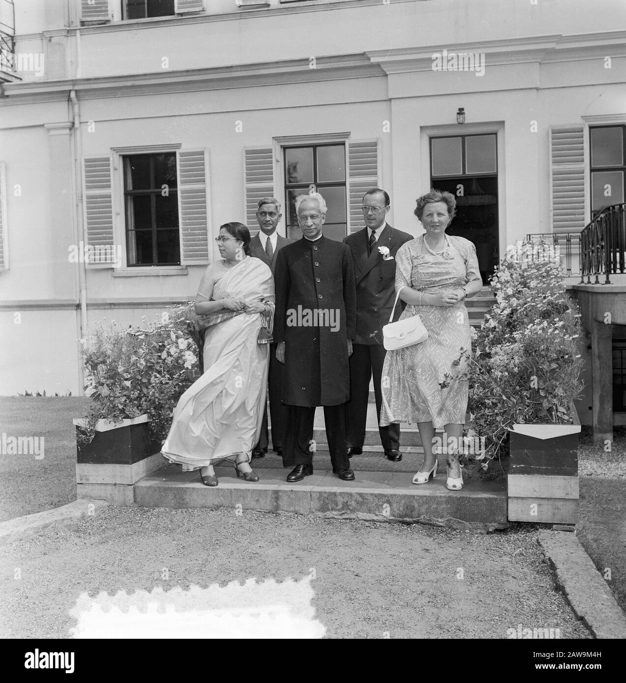 Willkommen Vizepremierminister Sir Radhan Prishaman Indien in Soestdijk Datum: 7. Juli 1953 Ort: Soestdijk Utrechter Schlüsselwörter: Revenue Person Name: Bernhard, Prince, Juliana, Königin: Noske, JD/Anefo Urheberrechtsinhaber: National Archives Material Typ: Negative (schwarz/weiß) Archivnummer: Siehe Zugang 2.24.01.03 Stockfoto