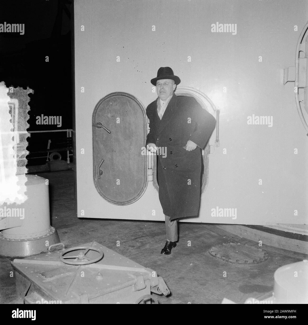 Minister besuchen Frau M. De Ruyter Datum: 12. Dezember 1953 Schlüsselwörter: Besuch, Minister Institution Name: HM De Ruyter Stockfoto