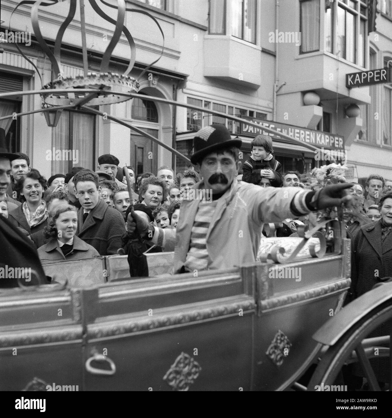 Eröffnung neuer Shopping-Jobs durch Dorus mit Bürgermeister Van Rooy Datum: 15. November 1957 Ort: Eindhoven Stichwörter: Eröffnungsperson Name: Bürgermeister Van Rooy Stockfoto