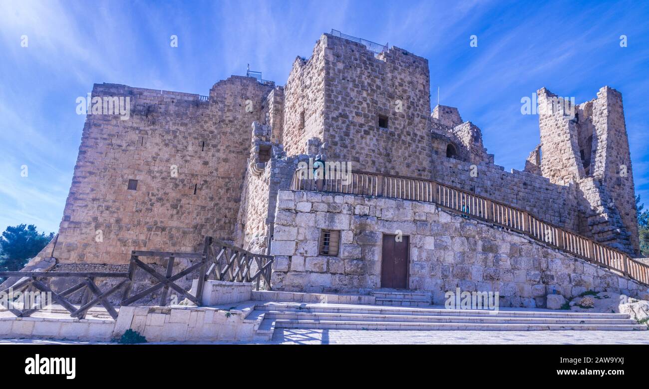 Die Burg رAjloun ist eine muslimische Burg aus dem 12. Jahrhundert im Nordwesten Jordaniens. Es befindet sich auf einem Hügel, der zum Bezirk Mount Ajloun gehört. Stockfoto