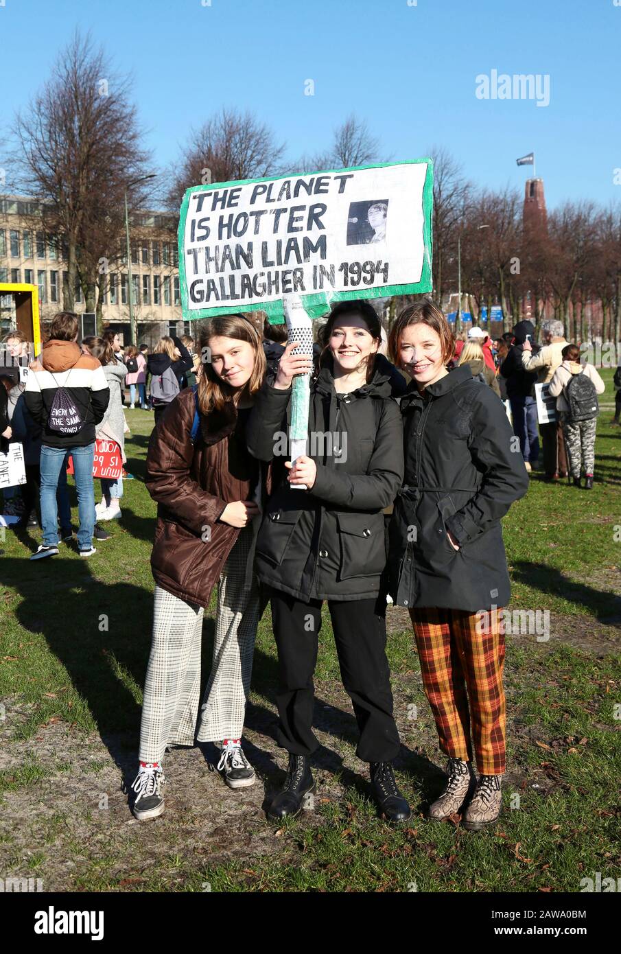 Viele Studenten, Klimaschutztrudenten, übersprungen die Schule, um einen protestmarsch in den Haag zu gehen, um Politiker aufzufordern, mehr Ambitionen für das Klima zu zeigen Stockfoto