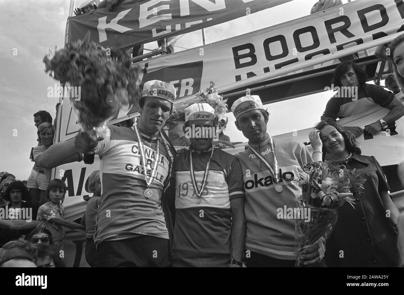 Radprofis der nationalen Meisterschaften auf der Straße; vlnr Ben Janbroers (2.), Joop Zoetemelk (1.) und Gerben Karstens (3.) Datum: 24. Juni 1973 Schlagwörter: Sport, Radsport Personenname: Janbroers Ben Karstens Gerben Zoetemelk, Joop Stockfoto