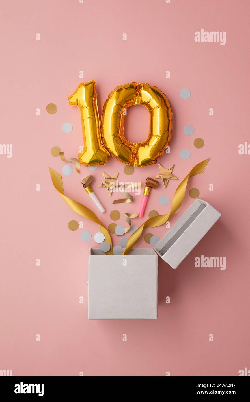 Nummer 10 Geburtstag Ballonfeier Geschenkbox Lay Flat Explosion Stockfoto
