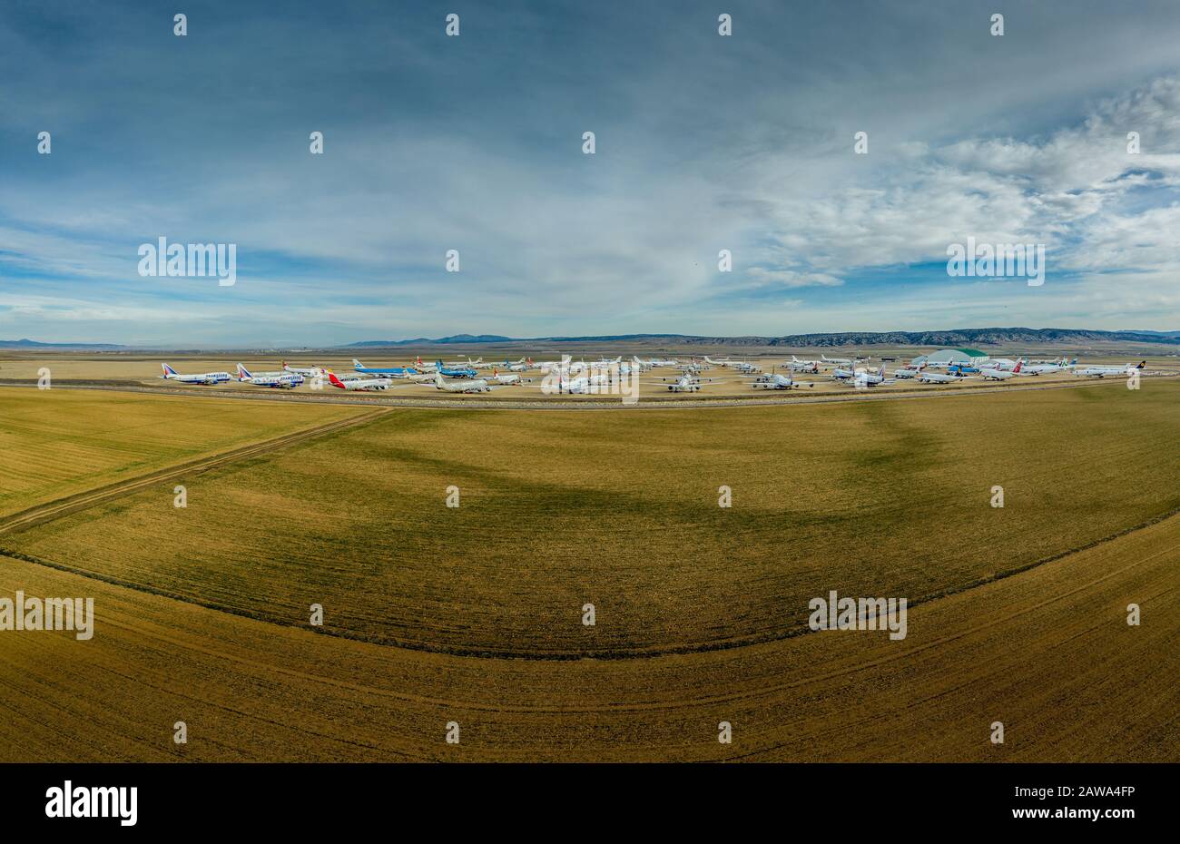 Blick auf den nichtkommerziellen Flughafen Teruel, auf dem Flugzeuge gelagert und zur Renovierung oder Wartung in Spanien geparkt werden Stockfoto