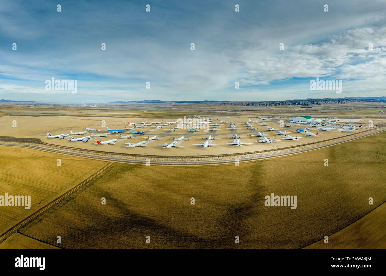 Blick auf den nichtkommerziellen Flughafen Teruel, auf dem Flugzeuge gelagert und zur Renovierung oder Wartung in Spanien geparkt werden Stockfoto