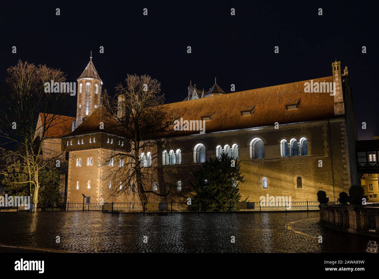 Hinterseite der Braunschweiger Burg in der Winternacht beleuchtet Stockfoto