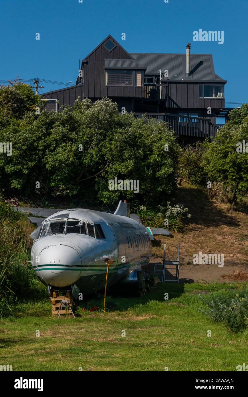 "miss Convair", ein pensionierter Convair CV 440 Charterflugzeug, der in Unterkünfte umgewandelt wird, in Castlecliff, n Whanganui, Neuseeland Stockfoto