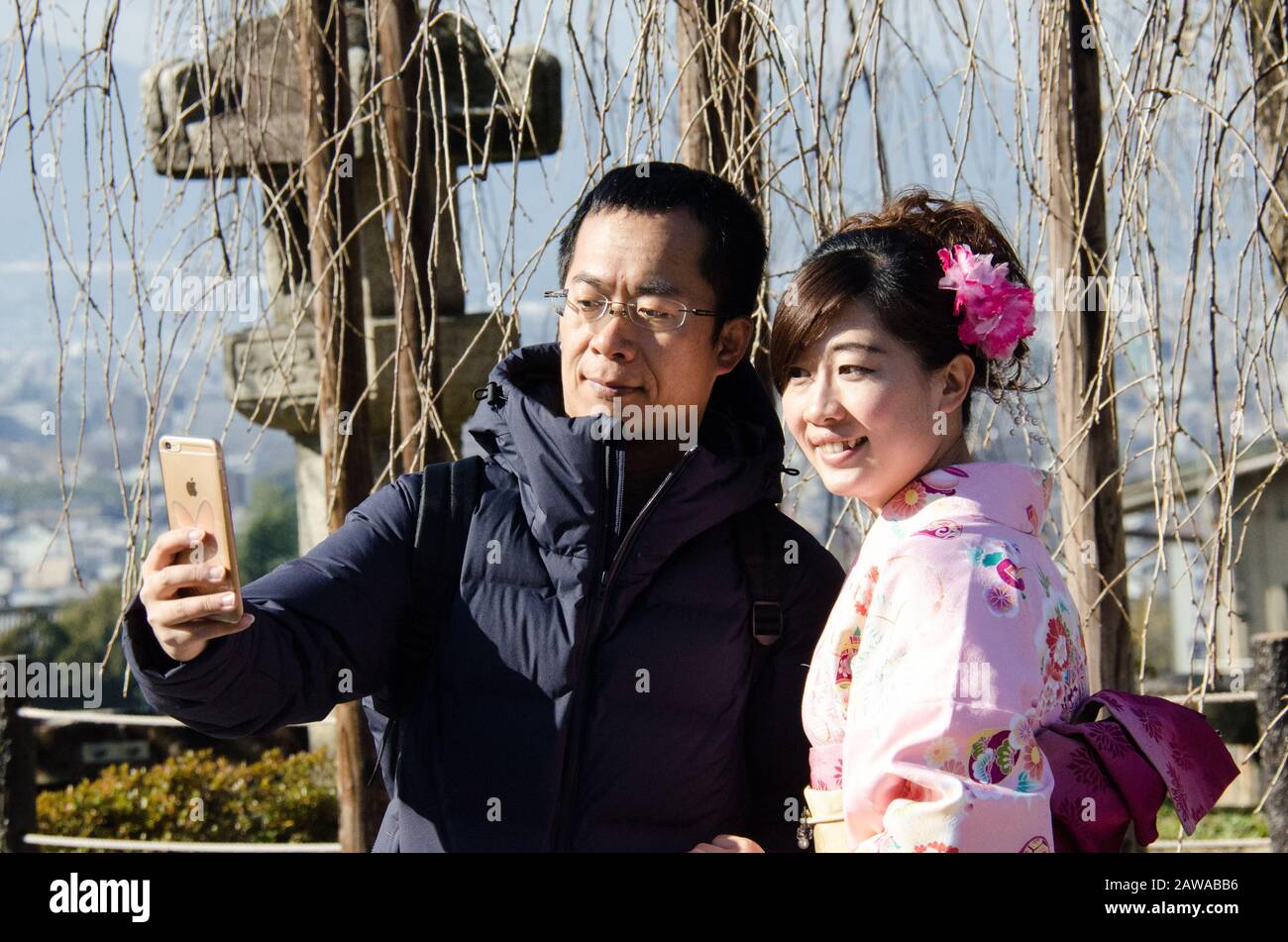 Selfie und Smartphone in Japan Stockfoto