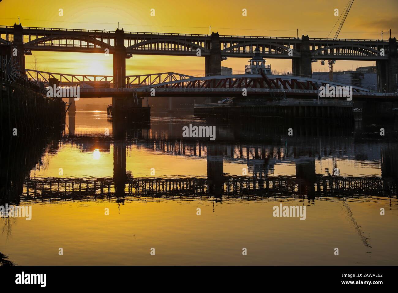 Sonnenuntergang über der Swing Bridge und der High Level Bridge des River Tyne Stockfoto