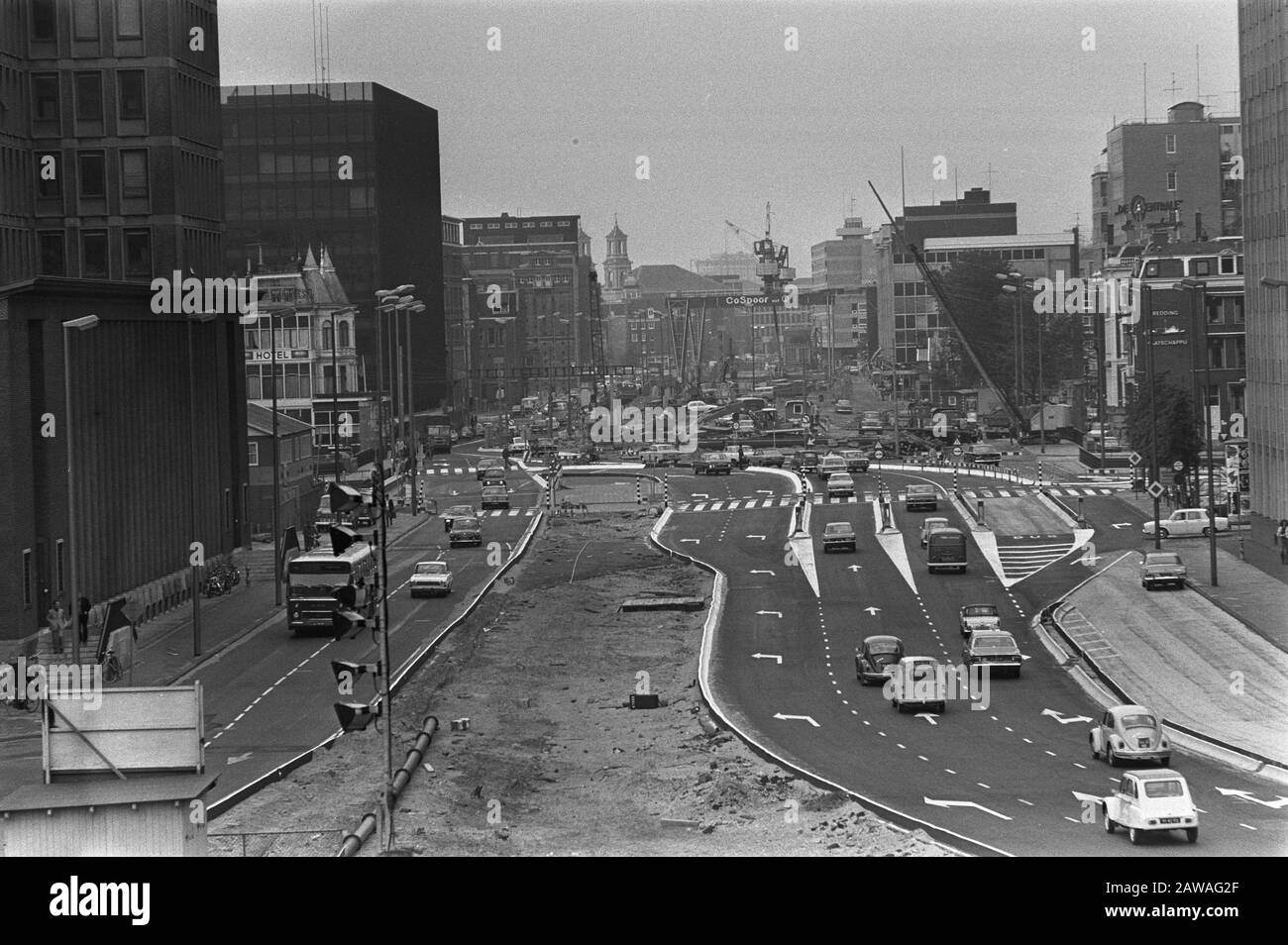 Bau der Metro in der Weesperstraat Amsterdam U-Bahn, öffentliche Verkehrsmittel, Bauwesen, Infrastruktur Datum: 5. Juni 1972 Standort: Amsterdam, Noord-Holland Schlüsselwörter: Bau, Infrastruktur, U-Bahn, Verkehr Stockfoto