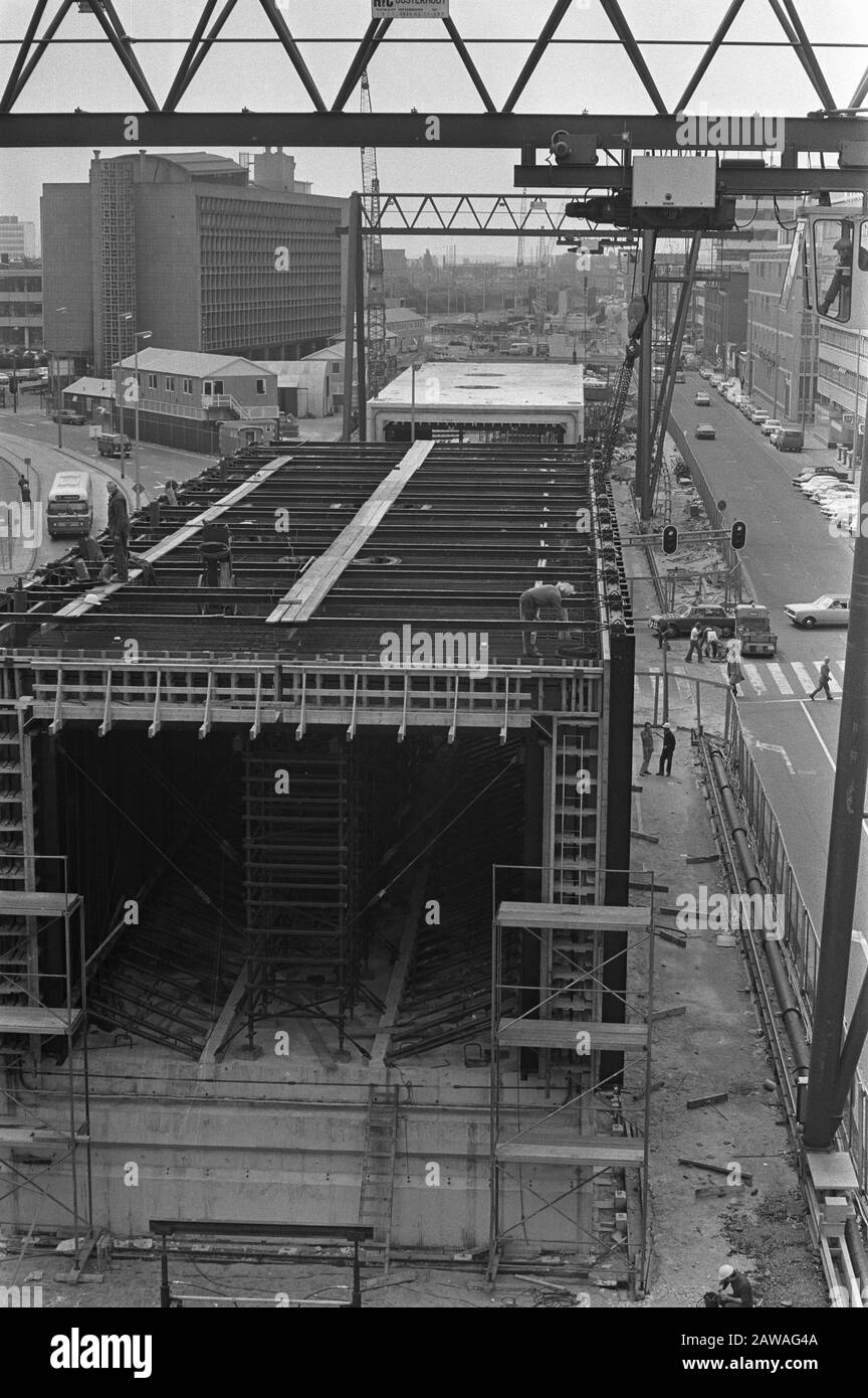 Bau der Metro Wibautstraat Amsterdam U-Bahn, öffentliche Verkehrsmittel, Bauwesen, Infrastruktur Datum: 5. Juni 1972 Standort: Amsterdam, Noord-Holland Schlüsselwörter: Bau, Infrastruktur, U-Bahn, Verkehr Stockfoto