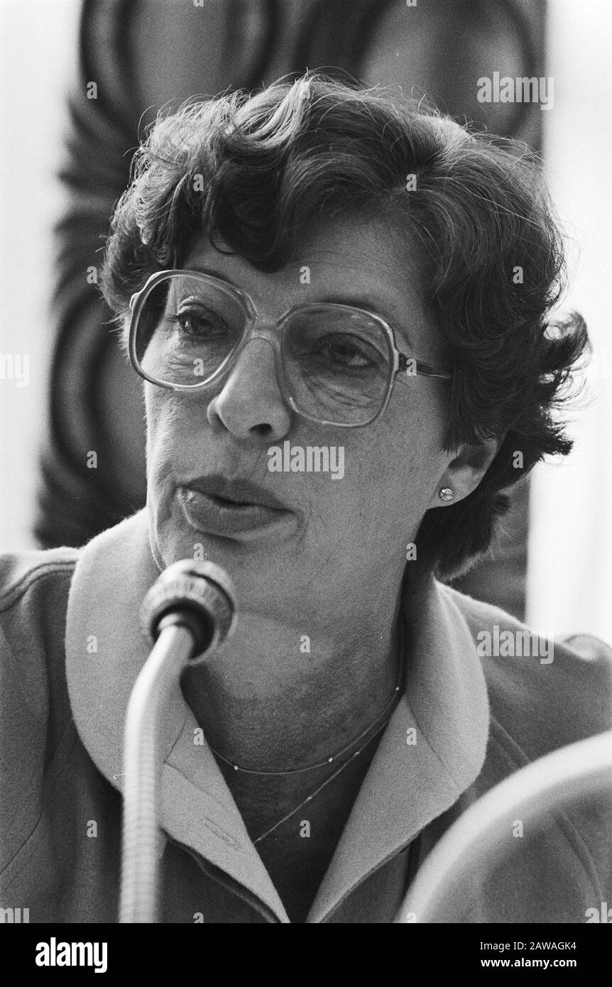 Frau M. A. Muller-van Ast (PvdA) Datum: 16. Februar 1981 Schlüsselwörter: Parlamentarier, politischer Personenname: Muller-Ast, Ina Institution Name: Labour Stockfoto