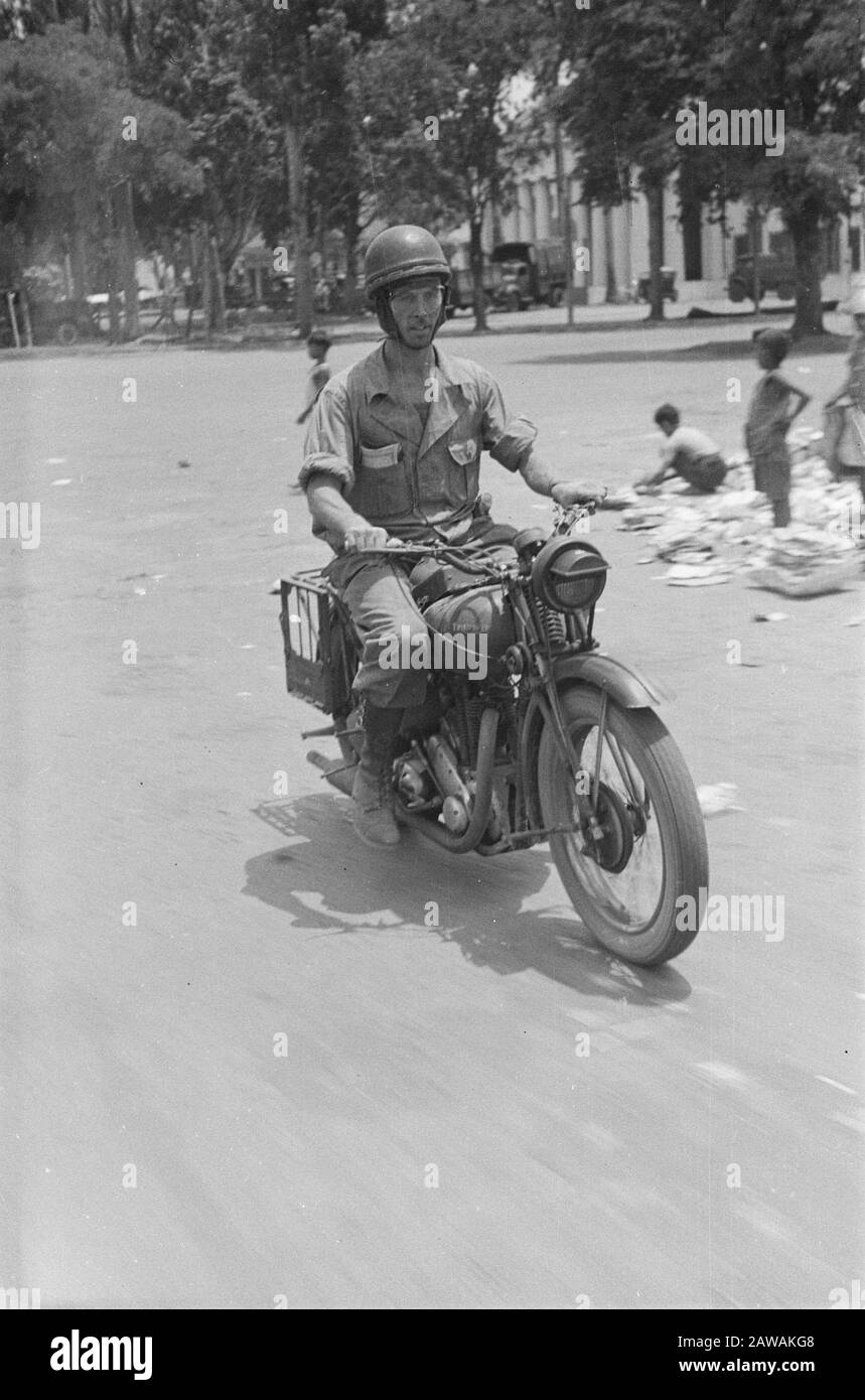DLC] Allgemeine Inspektion P.l.g. Türsteher Teil 2 Big East (Oktober 1946) Soldat auf einem Motorrad Datum: Oktober 1948 Ort: Sulawesi, Indonesien, Niederländisch-Ostindien Stockfoto
