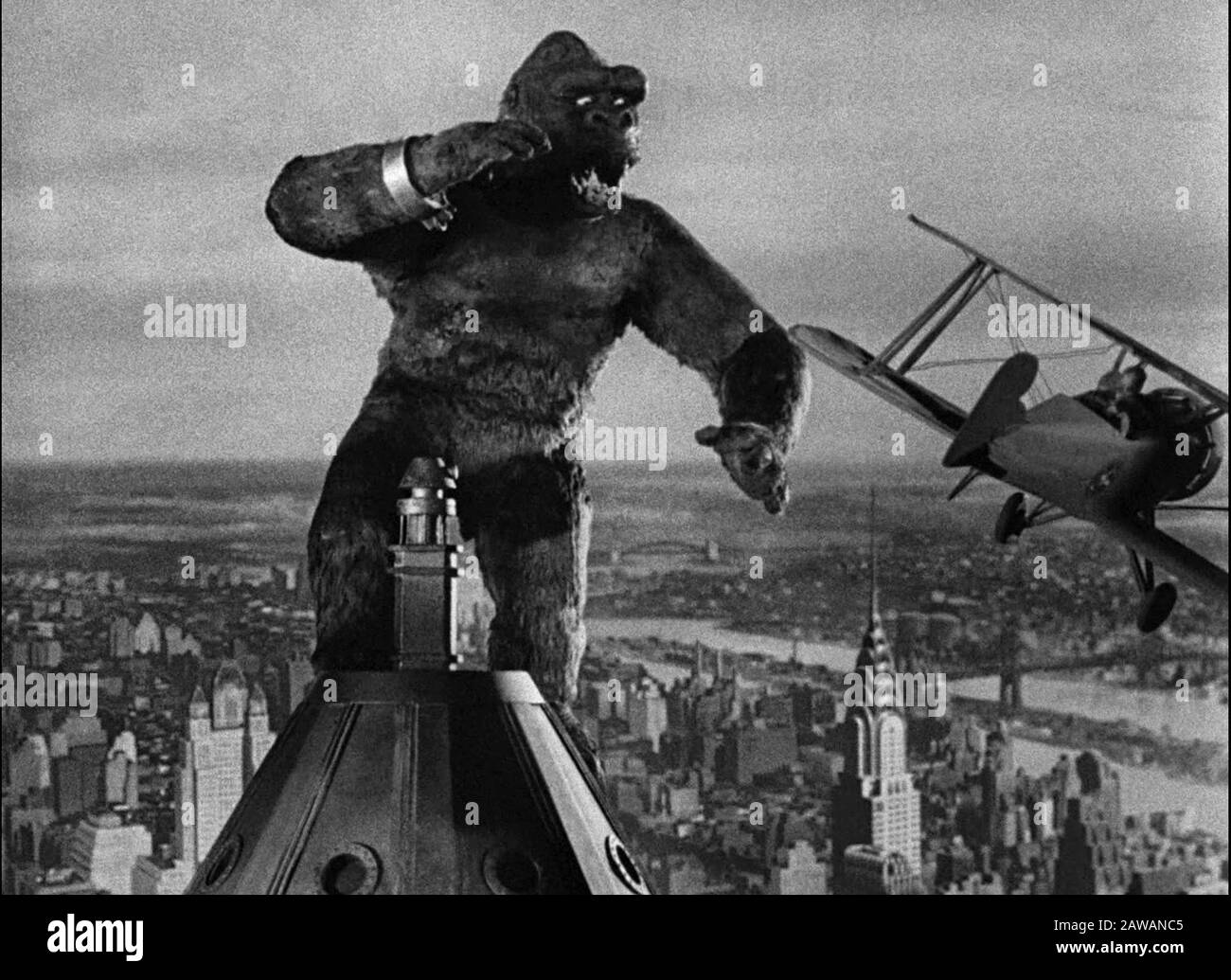 1933, USA : Pubblicity still for the Movie KING KONG by Merian Cooper and Ernest Beaumont Schoedsack , with FAY WRAY , from a Novel von EDGAR WALLAC Stockfoto