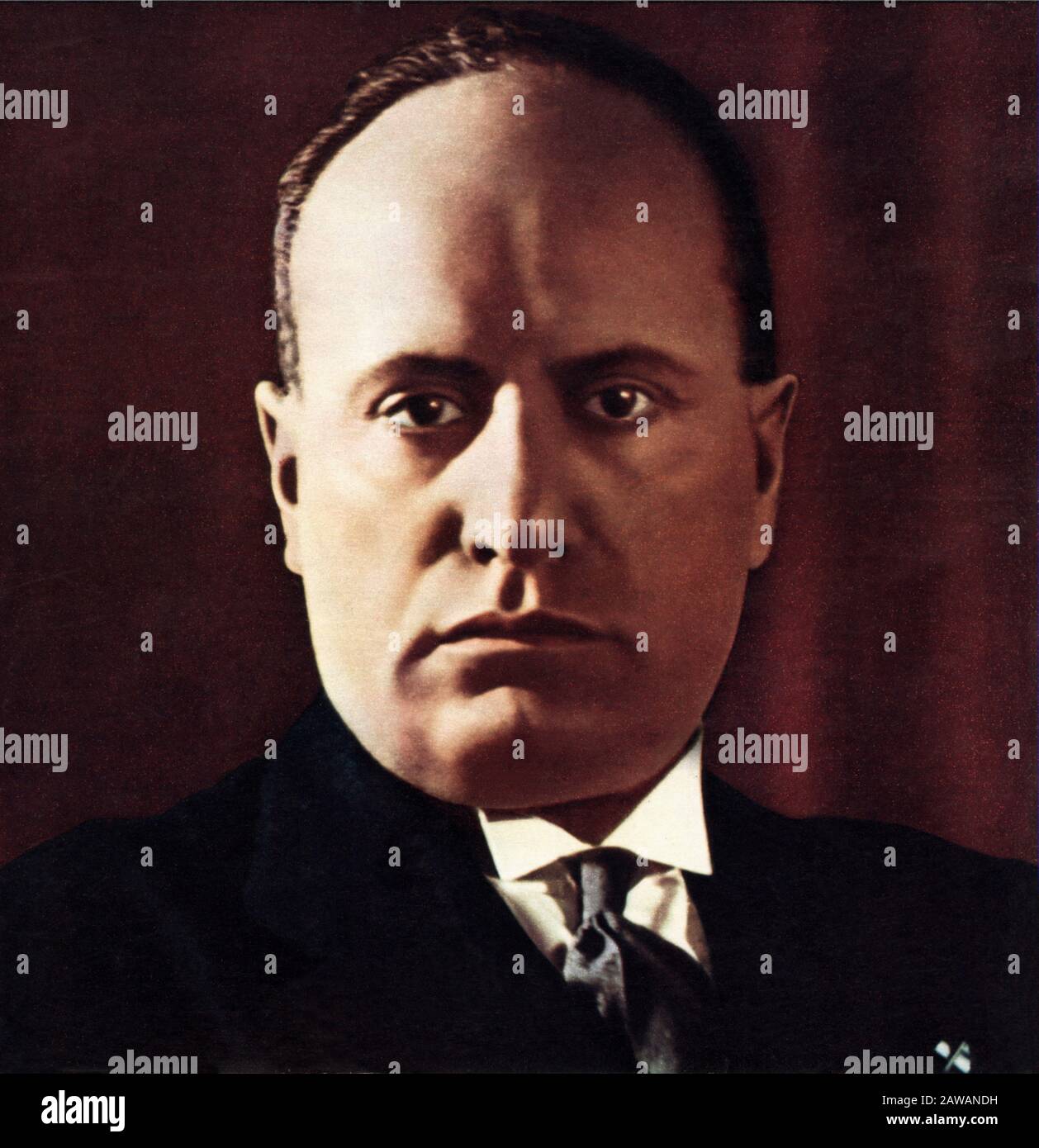 1922 ca. , Roma , ITALIEN: Der italienische Faschist Duce BENITO MUSSOLINI (* zwischen 1883 und 1945 im Palazzo Venezia . - Ritratto - Porträt - POLITICA - POLITICO - Stockfoto