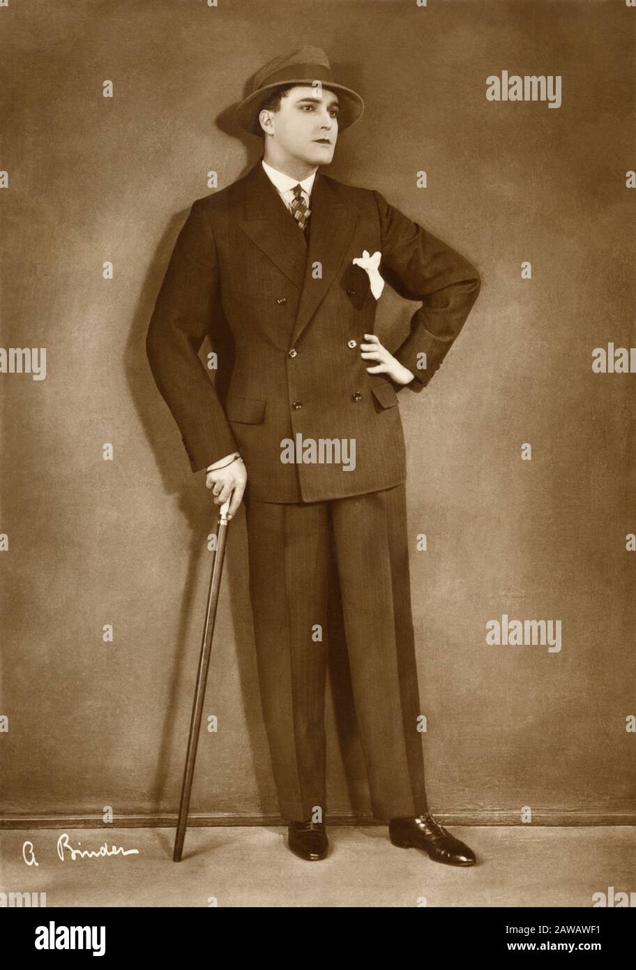 1925 Ca, USA: Der russische Stummfilm-Schauspieler WLADIMIR GAIDAROW (* 1893; † 1976). Foto von A. Binder, Berlin . - Vladimir Gajdarov - Eugène Gaidarof Stockfoto