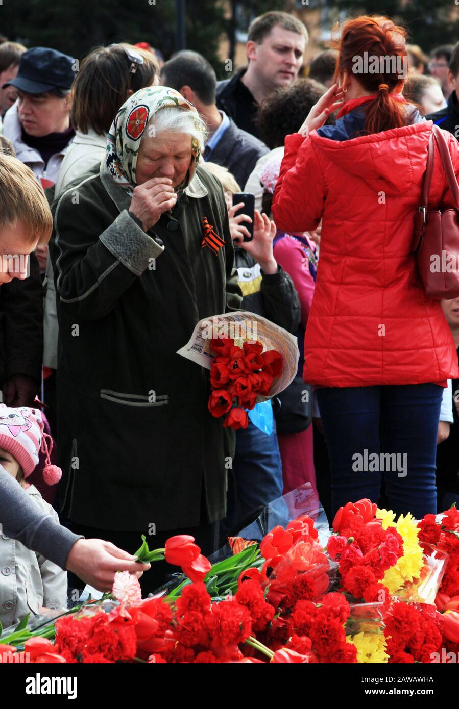 Togliatti, Russische Föderation. Mai 2015. Vor 70 Jahren war der Krieg mit dem NS-Regime beendet. Es war der grausamste Krieg in der Geschichte der Welt. Der 9. Mai ist der wichtigste Urlaub in Russland. Sie feiern den Sieg über den Nazi. Während des zweiten Weltkriegs verlor Russisch viele Menschen, Großmütter, Brüder und Schwestern. Wir erinnern uns immer an ihre Helden. Credit: Katrina Kochneva/ZUMA Wire/Alamy Live News Stockfoto