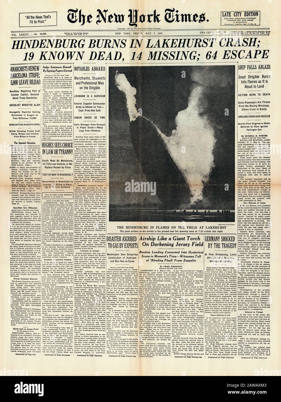 1937 , 6. Mai , LAKEHURST , USA : Die deutsche Hairship ZEPELIN HINDENBURGfire Explosionstragödie , berichtet auf dem ersten Seiten-Cover der NEW YORK TIMES, 7 Stockfoto