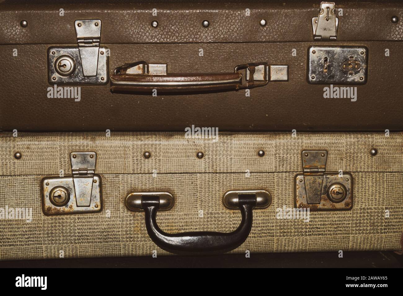 Retro-Koffer. Altes Gepäck. Vintage-Gepäck. Hintergrund der Retro-Tasche Stockfoto