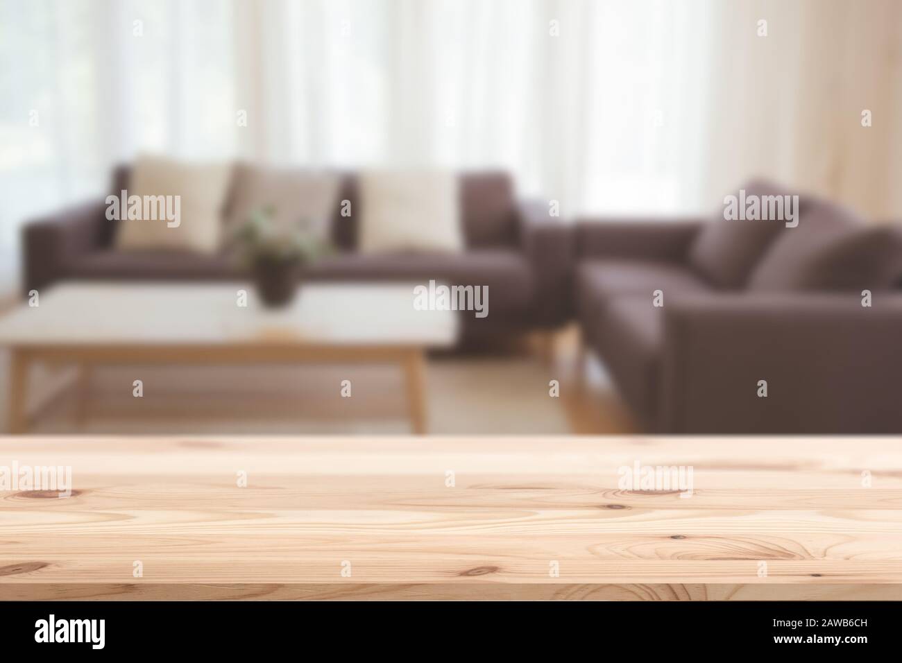 Verwackeln Sie das klassische Wohnzimmer mit Sofa und Holztisch im Vintage-Stil für Hausprodukte Montage Werbeschalung Stockfoto