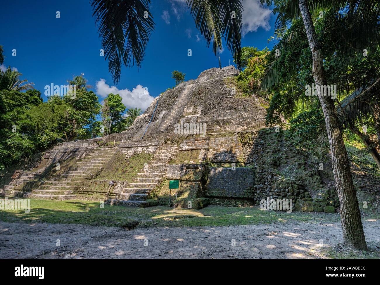 High Temple bei Lamanai, Maya Ruins, Regenwald in der Nähe des indischen Kirchdorfs, Orange Walk District, Belize Stockfoto