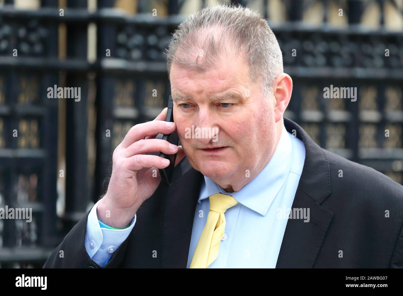 Der schottische Abgeordnete Allan Dorans von der SNP spricht vor dem Houses of Parliament, Westminster, London, Großbritannien Stockfoto