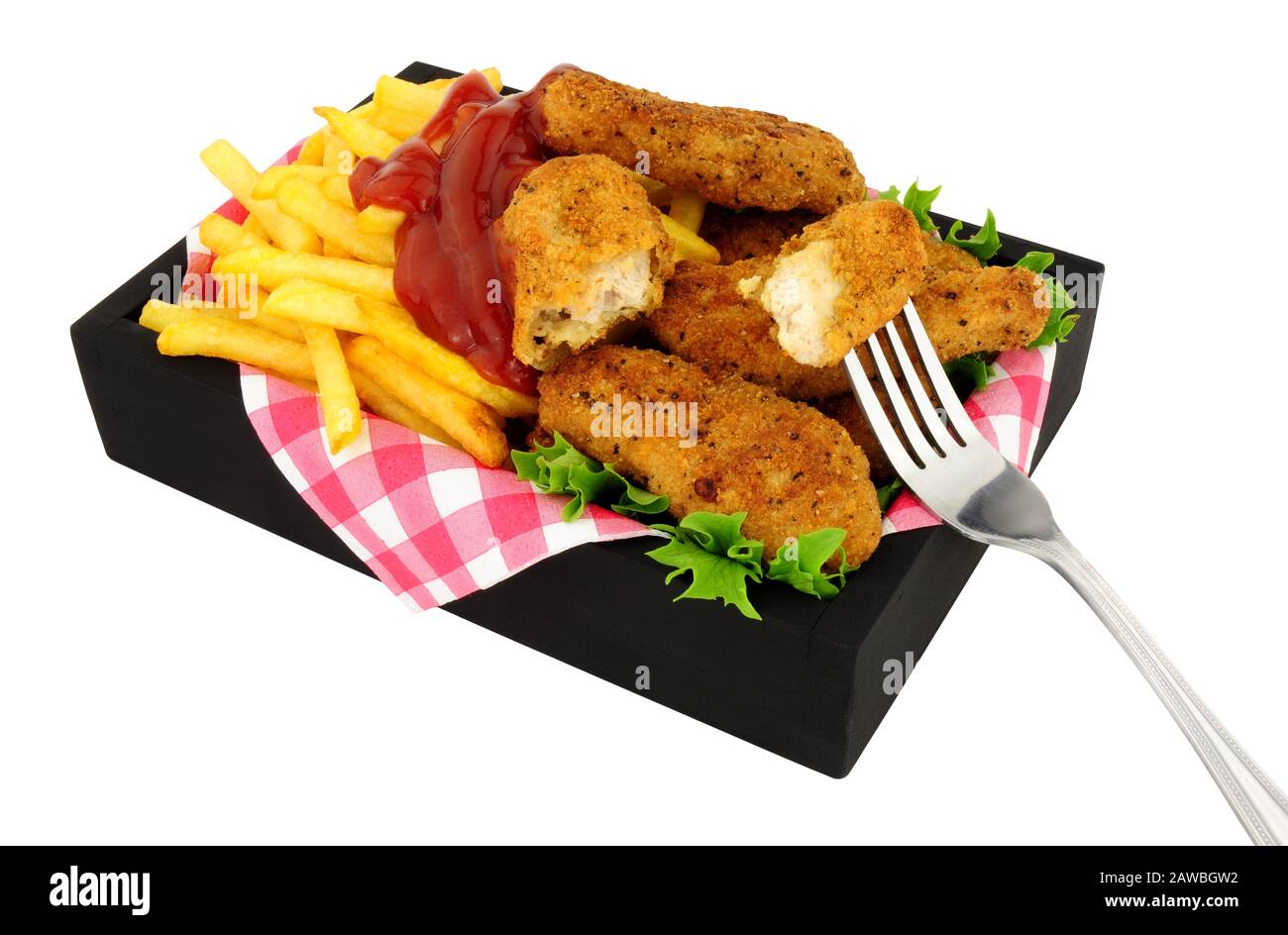 Südliche gebratene Hühnerfilets und Kartoffel French Fries in einer auf weißem Grund isolierten Blackbox Stockfoto