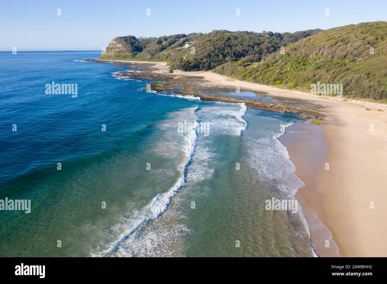 Der Luftblick auf den Dudley Beach im Süden von Newcastle ist ein großartiger Surfstrand. Newcastle NSW Australien Stockfoto