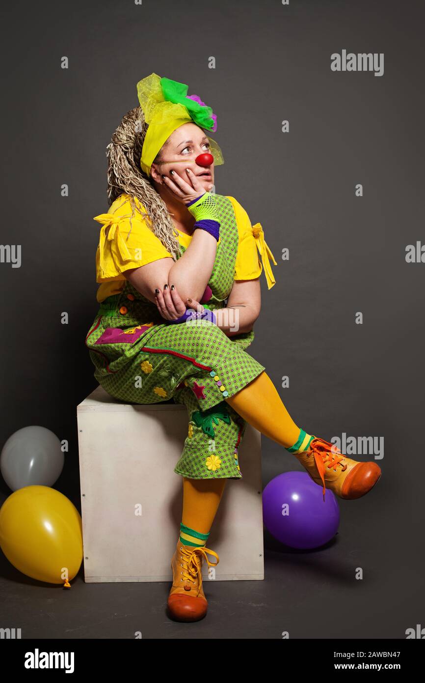 Frau Performance Schauspielerin bei der Arbeit, Clownfigur Stockfoto