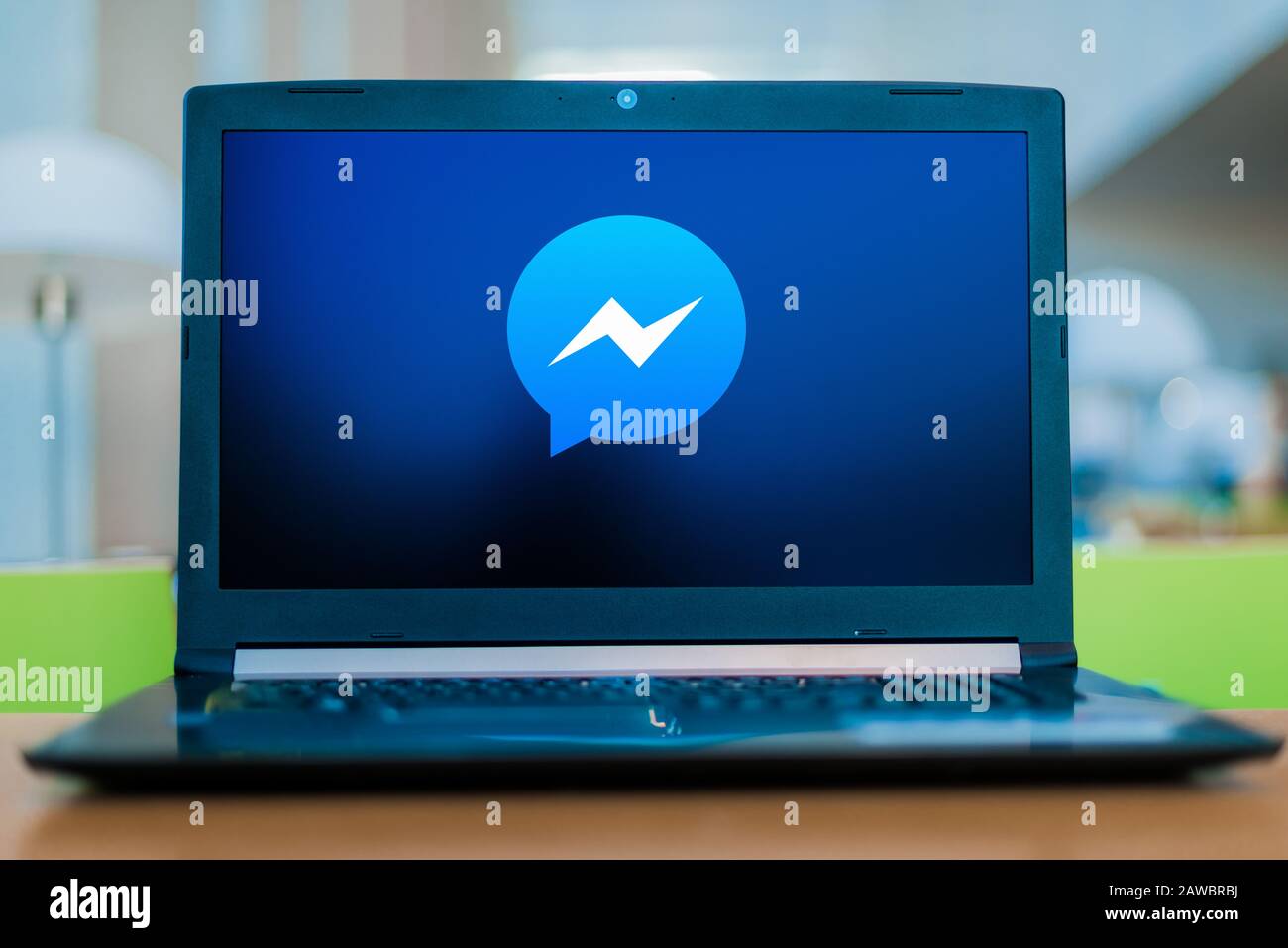 Poznan, POL - DEC 11, 2019: Laptop Computer mit Logo von Facebook Messenger Stockfoto