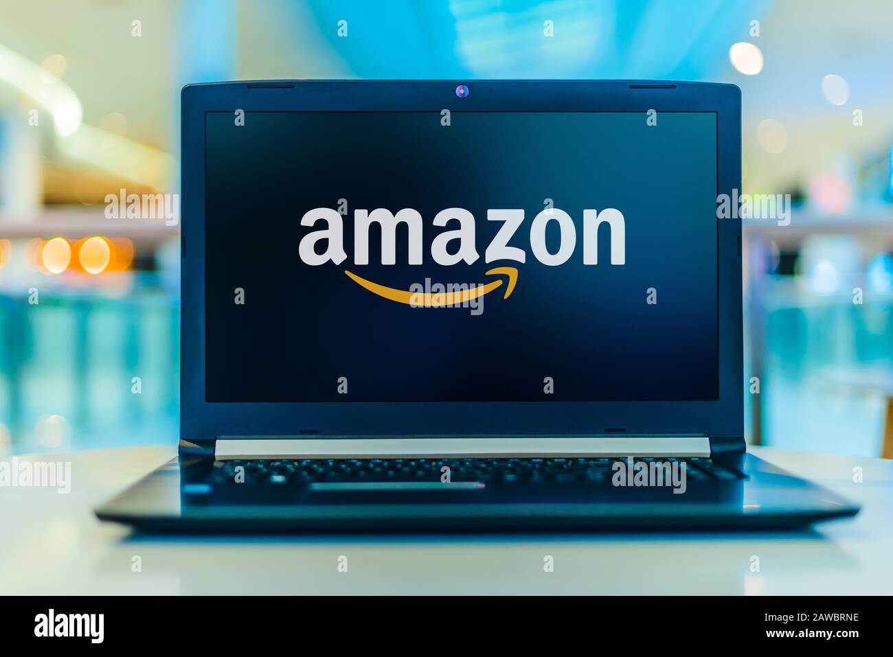 Poznan, POL - 30. JANUAR 2020: Laptop-Computer mit Logo von Amazon, einem amerikanischen multinationalen Technologieunternehmen, das sich im E-Commerce, der Cloud, konzentriert Stockfoto