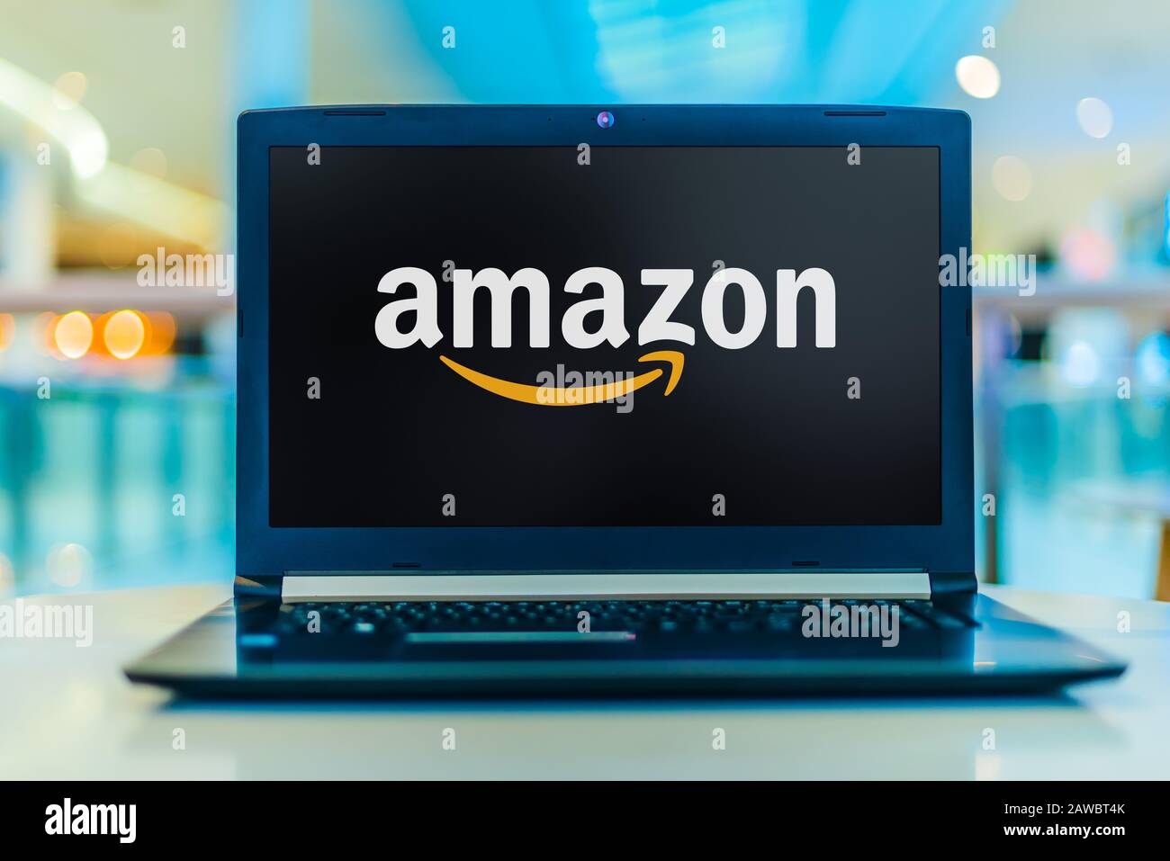 Poznan, POL - 30. JANUAR 2020: Laptop-Computer mit Logo von Amazon, einem amerikanischen multinationalen Technologieunternehmen, das sich im E-Commerce, der Cloud, konzentriert Stockfoto