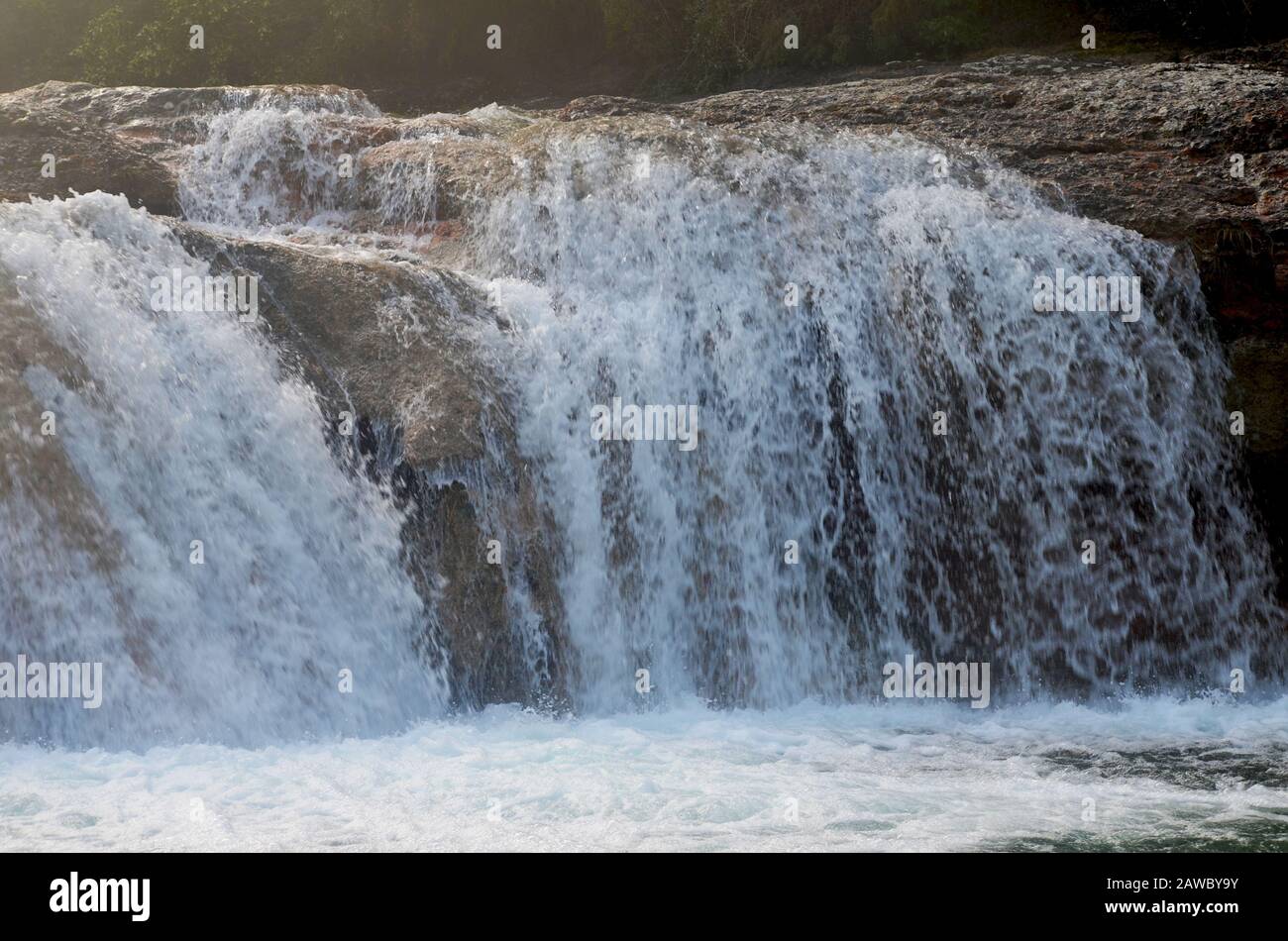 Kleiner Wasserfall bei toll del Vidre bei Arnes, Naturpark Els Ports, Katalonien Stockfoto