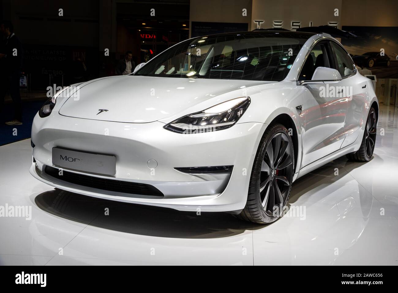 Brüssel - Jan 9, 2020: Neue Tesla Modell 3 Elektroauto auf dem Brüsseler Autosalon 2020 Motor Show präsentiert. Stockfoto