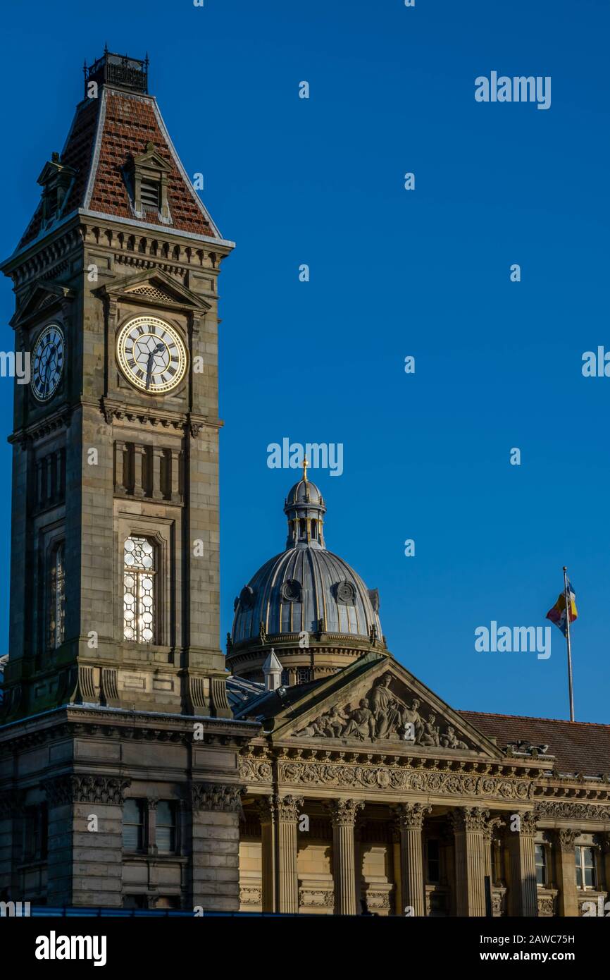 Museum und Uhrturm in Birmingham, Großbritannien Stockfoto