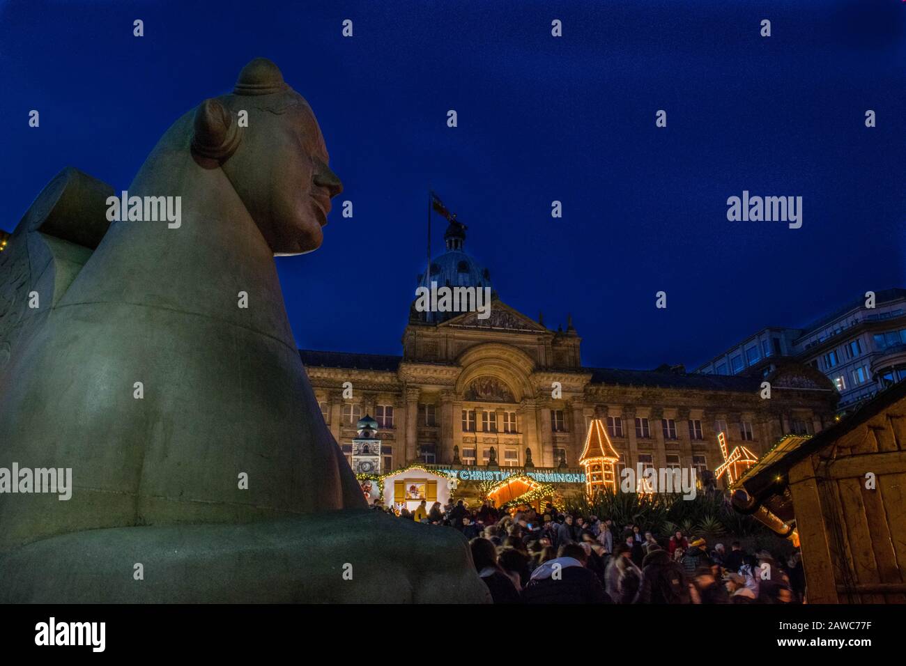 Sphinx-Statue während des weihnachtsfestes in Birmingham, Großbritannien Stockfoto