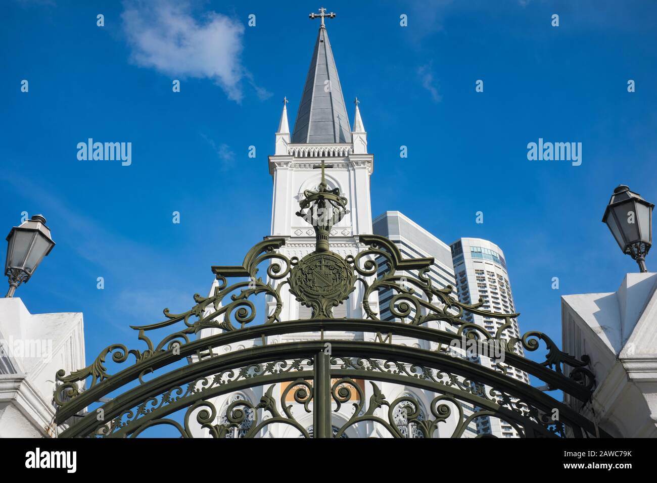 Teilweiser Blick auf CHIJMES, das ehemalige Kloster des Heiligen Säuglings-Jesus, wurde nun in ein Restaurantzentrum umgebaut, Singapur Stockfoto