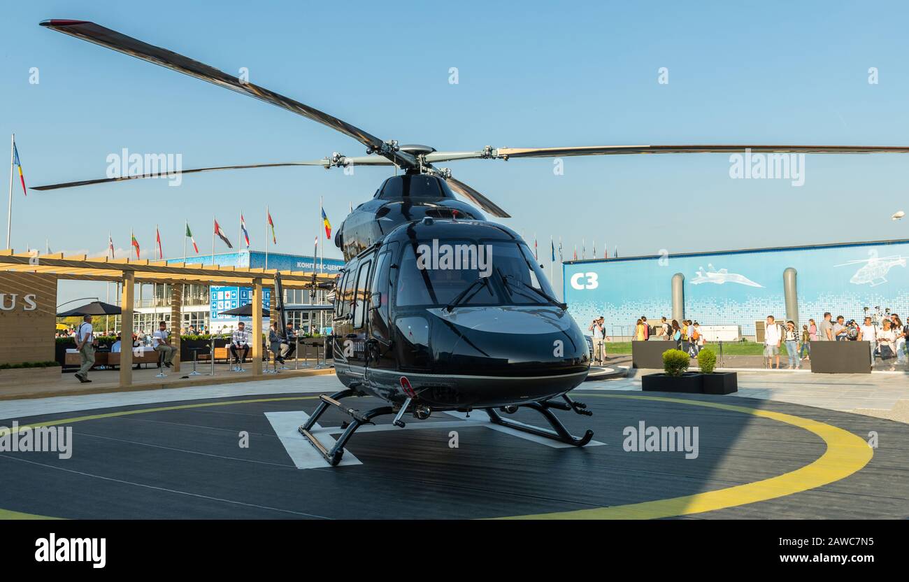 August 2019 Zhukovsky, Russland. Der Ansat-Hubschrauber im Aurus-Design im Internationalen Luft- und Raumfahrtsalon MAKS-2019. Stockfoto