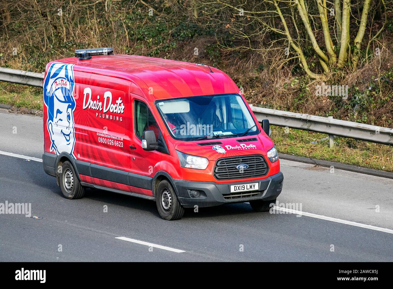 Drain Doctor Klempner Franchise van; Transport, Truck, Cargo Carrier, Business Vehicle, Sanitärandustrie, M61 in Manchester, Großbritannien Stockfoto